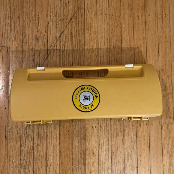 Suzuki Melodion (melodica/melody horn/etc.) in Yellow - Picture 3 of 6
